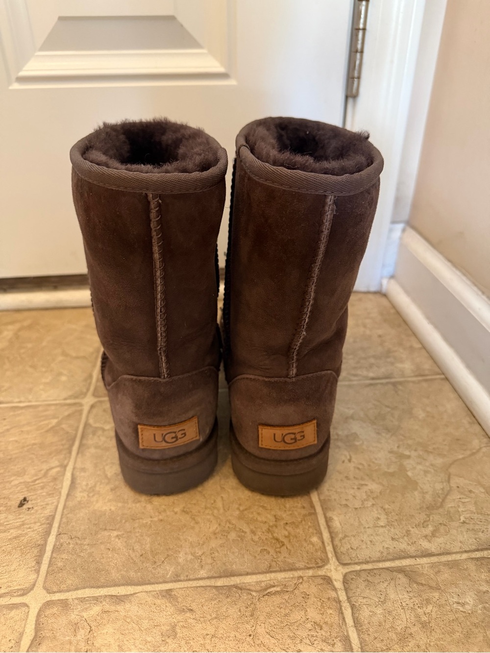 UGG Womens size 8 short Suede Shearling Boots - Brown